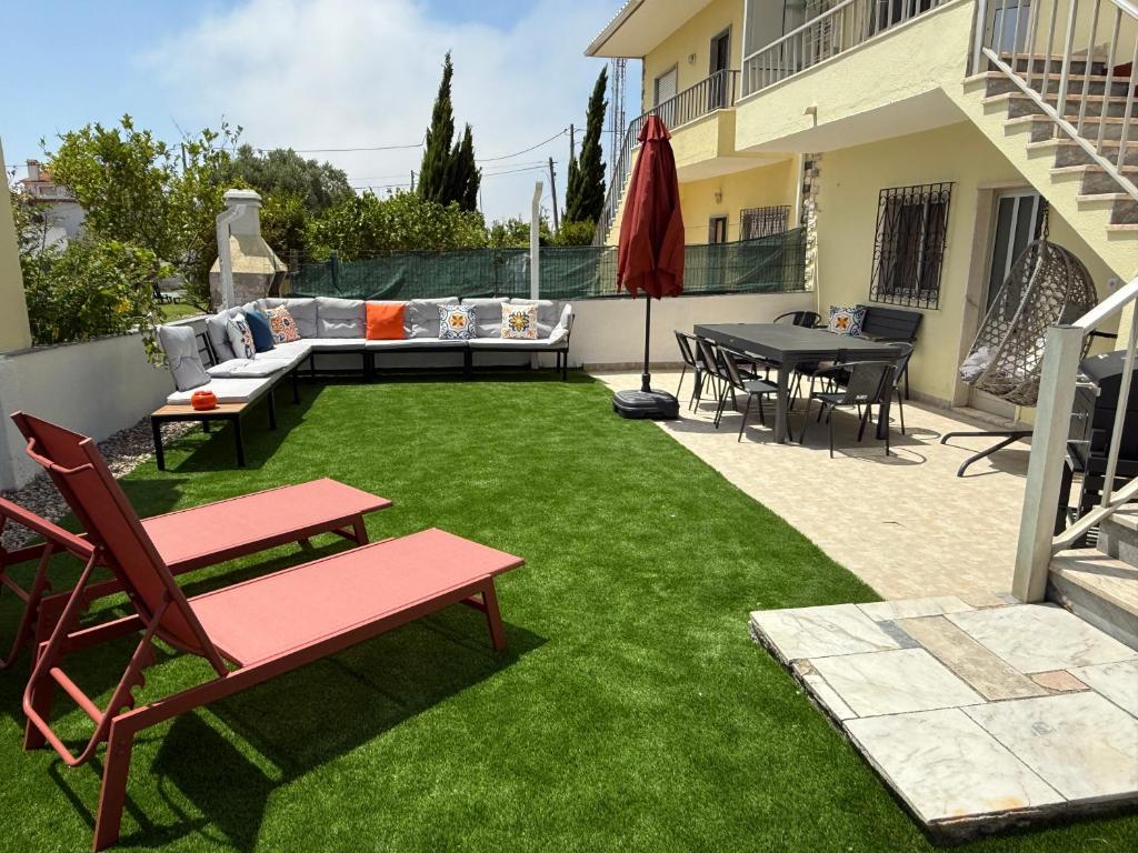 Moradia Surf 4 Quartos com escada e Jardim, Almada