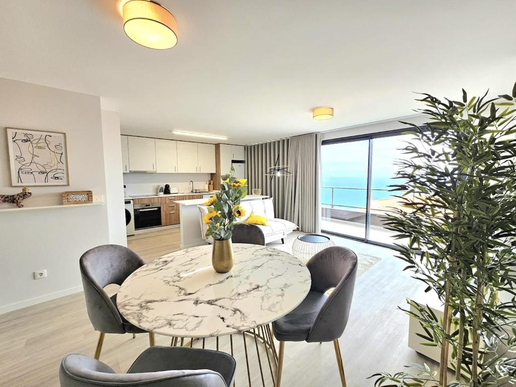 Garajau Palace Sea View II by Rentallido, Caniço