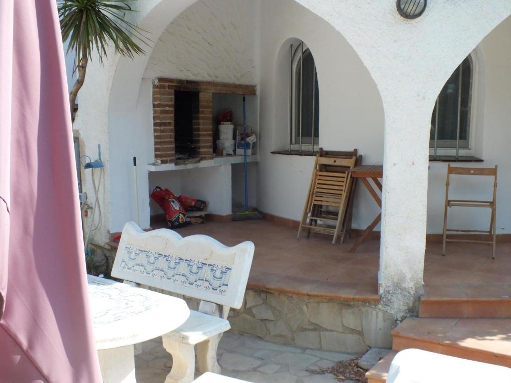 Villa con piscina privada y jardín cerrado en Castelló d'Empúries, ideal para 6-8 personas - ES-204-1 - 5