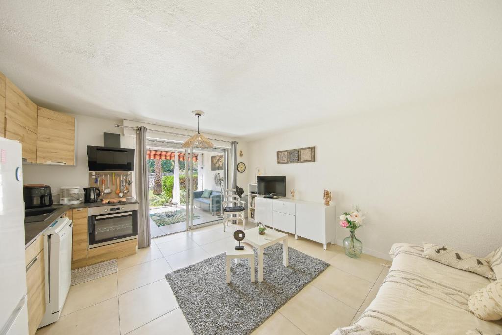 T2 Rez-de-chaussée, piscine, plage à pied, Le Pradet