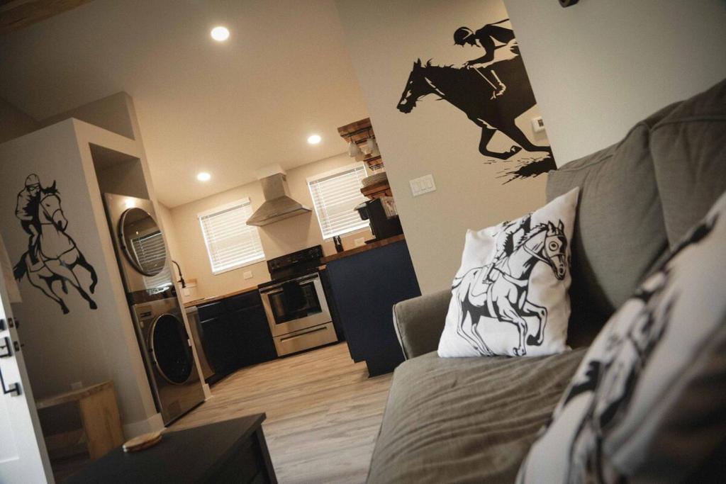 Cozy Pool & Hot Tub Retreat by Casino, Charles Town