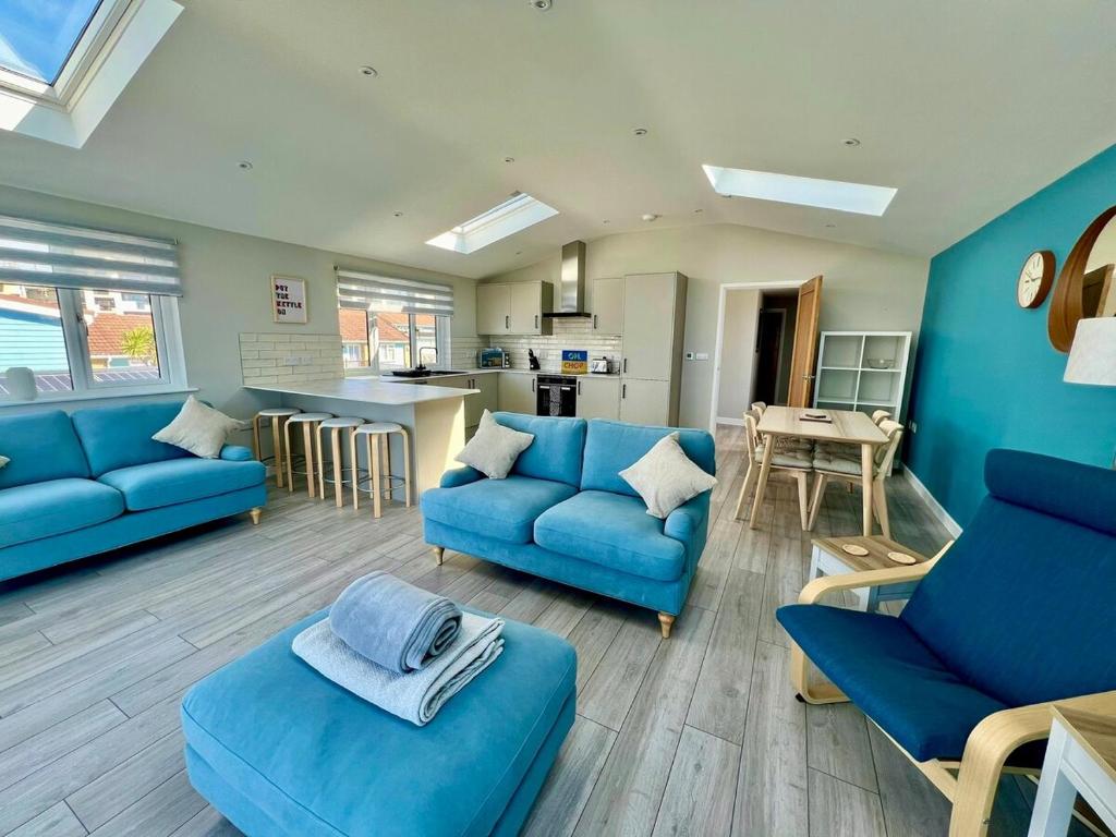 Sea View Apartment 32, Moments from the Beach - Golden Bay Holiday Village, Westward Ho