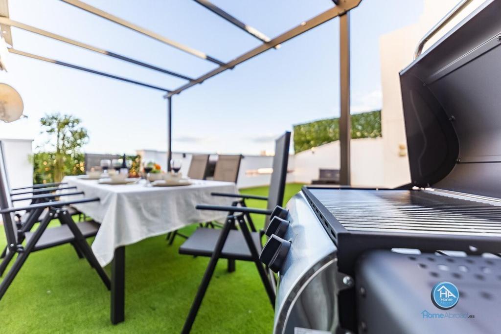 Luxury Penthouse Terrace & BBQ by TuriVida - 3