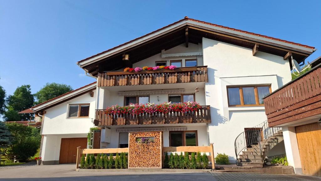 Panek, Haus - 2