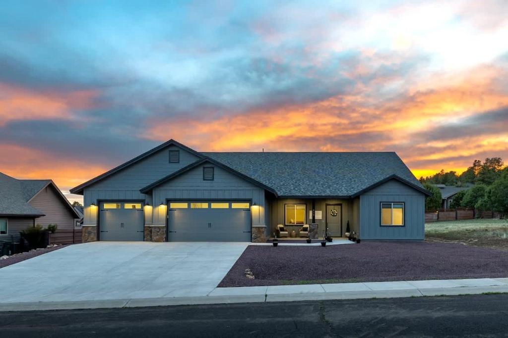 The Pines & Putters Retreat, Williams