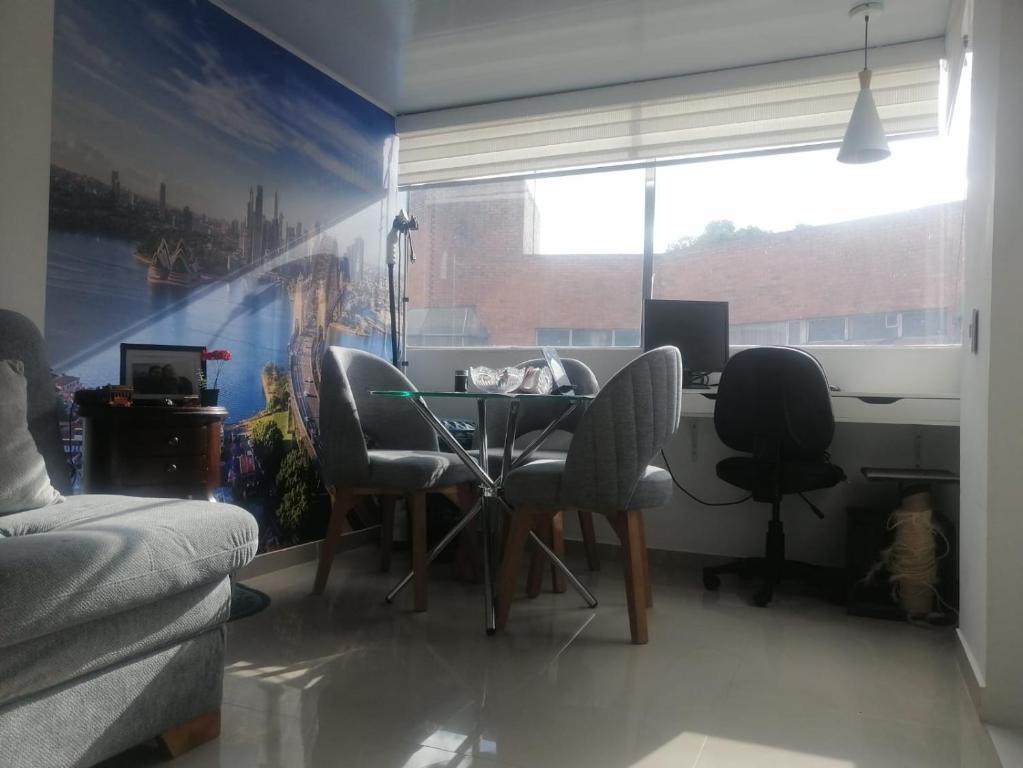 Acogedor apartaestudio, dos ambientes, cerca al aeropuerto, al terminal de transporte, central en Bogotá - 3