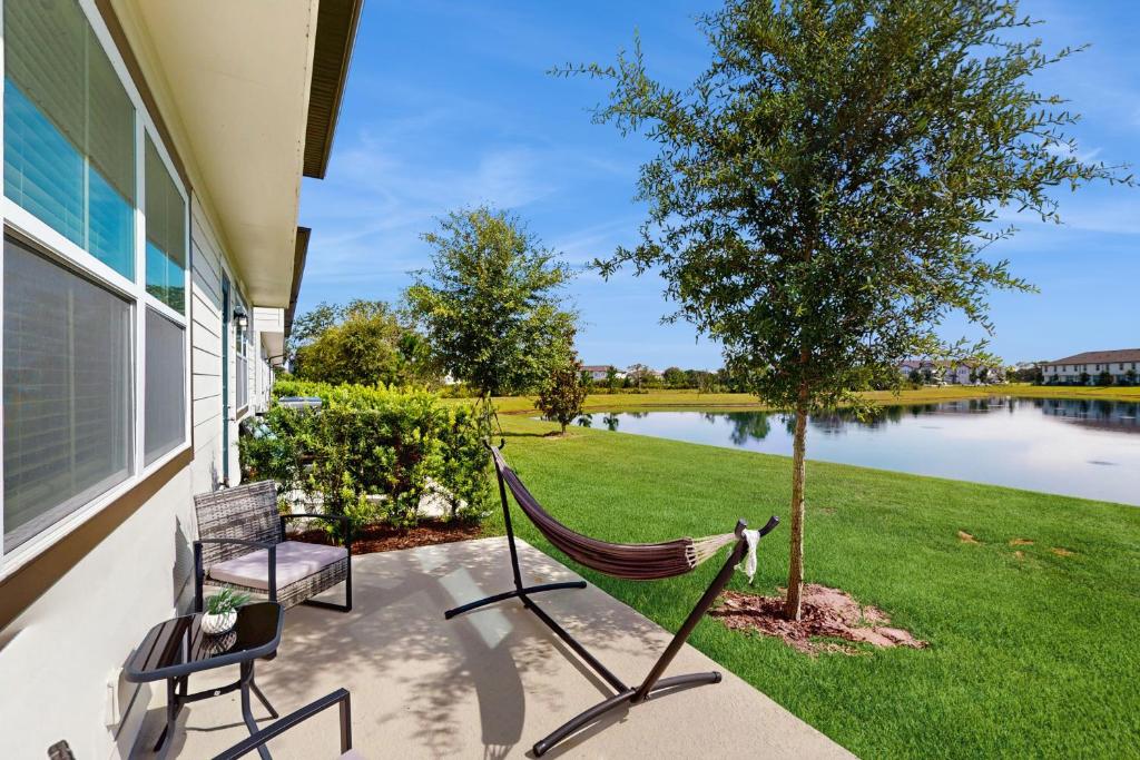 Edgewater Escape, Davenport