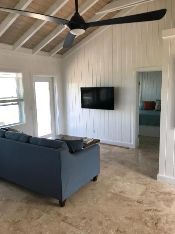 2 BR KESTREL COTTAGE with Exclusive Beach Park, George Town