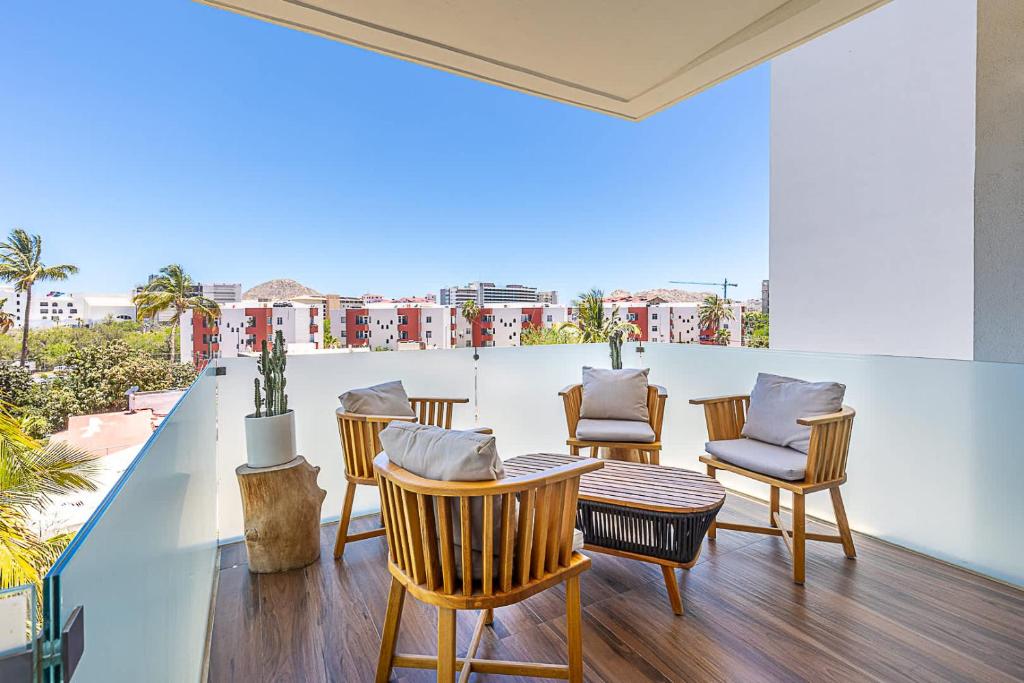 Marea Walk to Medano Stylish Stay in Cabo - 4