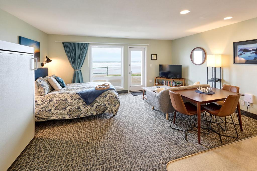 Oceanfront Studio - Ground Floor - Sleeps 4, Lincoln City