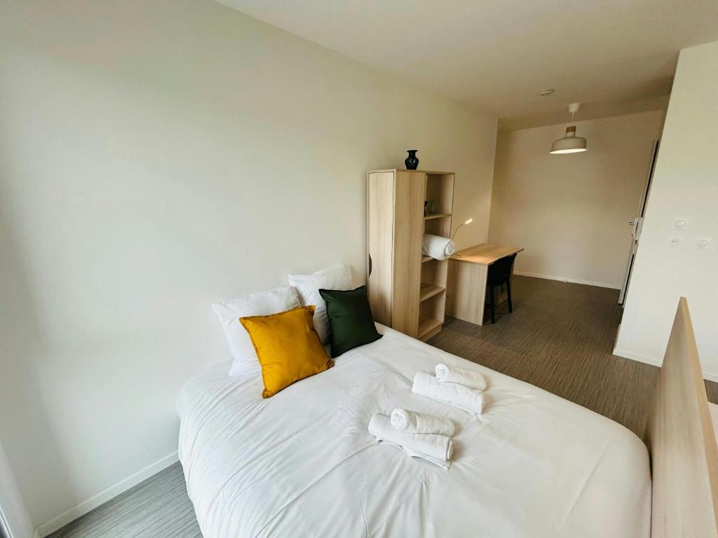 We Live In R - Suite 403, Remeš