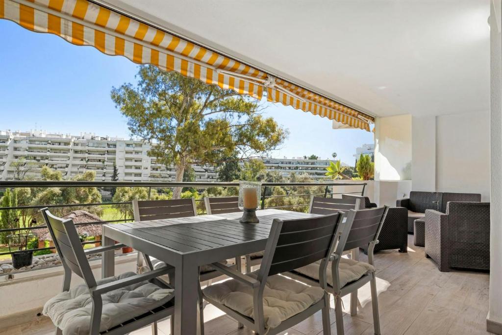 Apartamento en Guadalmina con vistas al golf - 2
