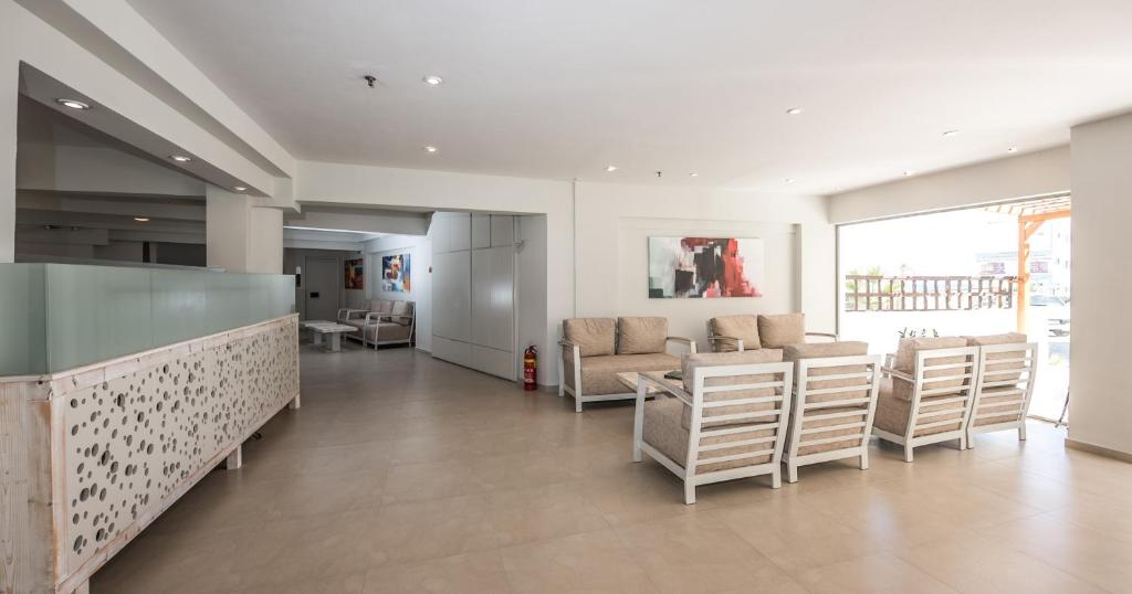 Artemis Hotel Apartments photo