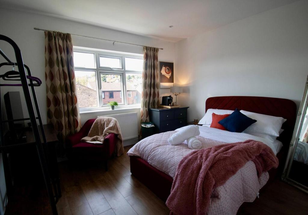 Stylish Double Room - Shared Bathroom - No Kitchen, Nottingham