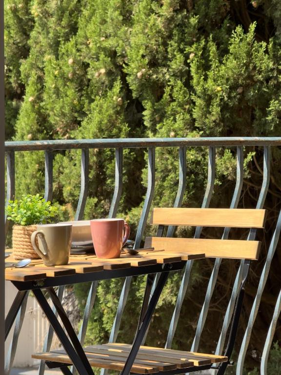 Le Peyrou - Elegant One-Bedroom Apartment for up to 4 Guests - Free Parking - Air Conditioning - Prime City Center Location - 3