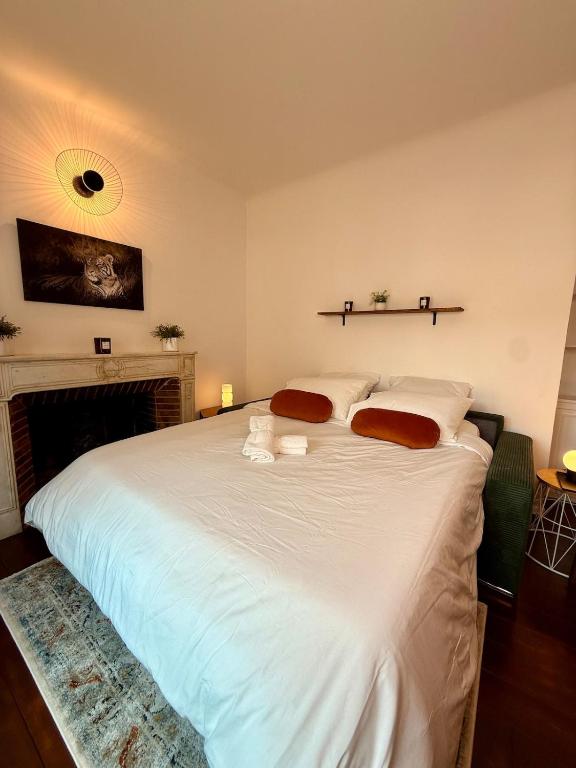 Le Peyrou - Elegant One-Bedroom Apartment for up to 4 Guests - Free Parking - Air Conditioning - Prime City Center Location - 5