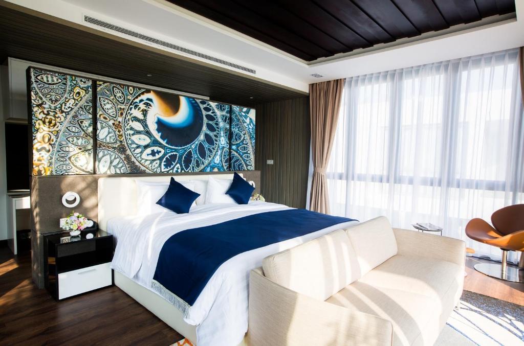 The Yacht Villa photo