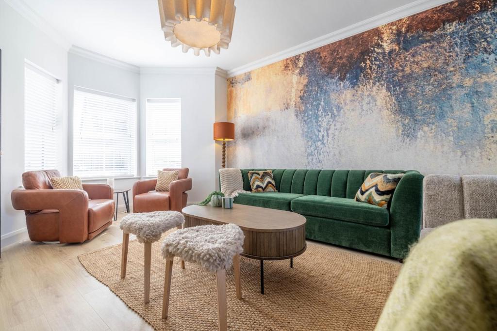 Large house in centre of Portrush, Portrush