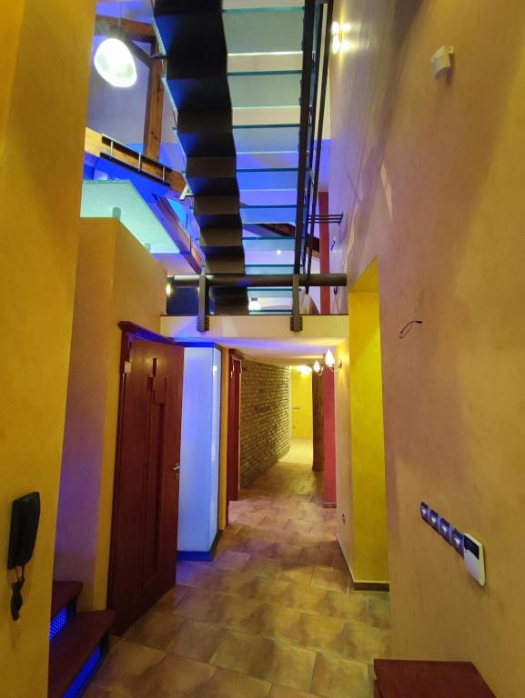 Noir Royale - Modern, Luxury, 3-level apartment - 4