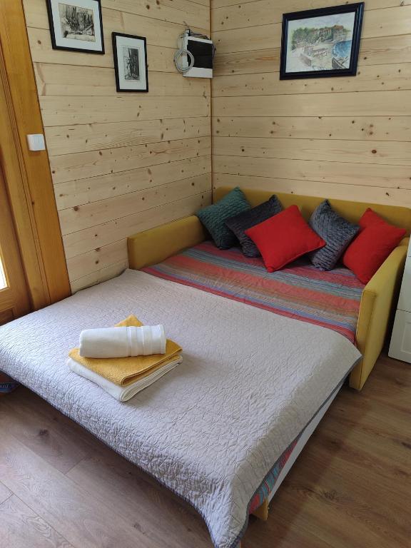 Kućica drvena sa parkingom - 3