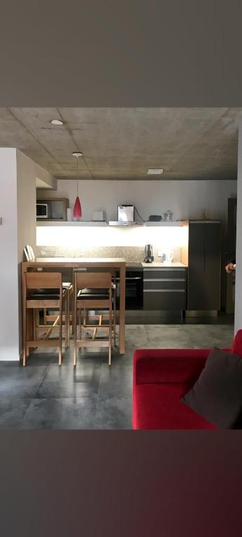 Depto con parrilla y pileta - 4