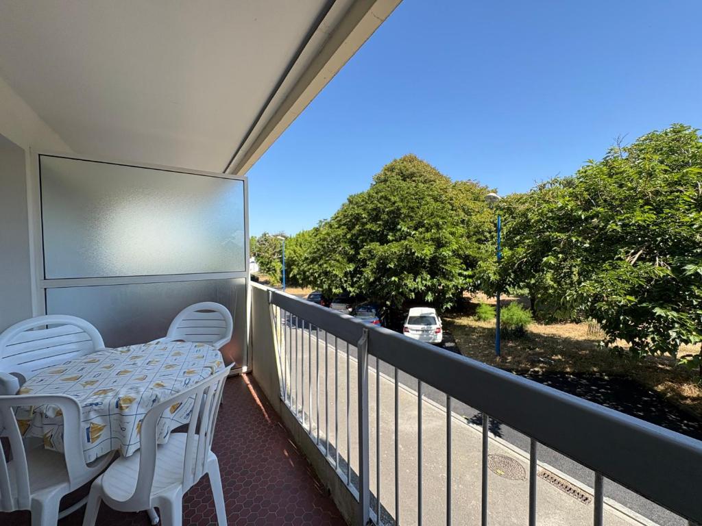 Bel appartement à St Jean de Monts avec balcon et parking, proche plage et commerces - FR-1-323-585 - 3