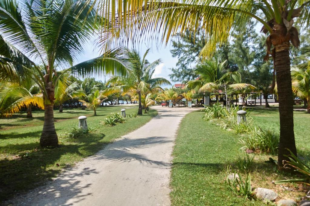 Sea Eye Hotel - Tropical Building photo