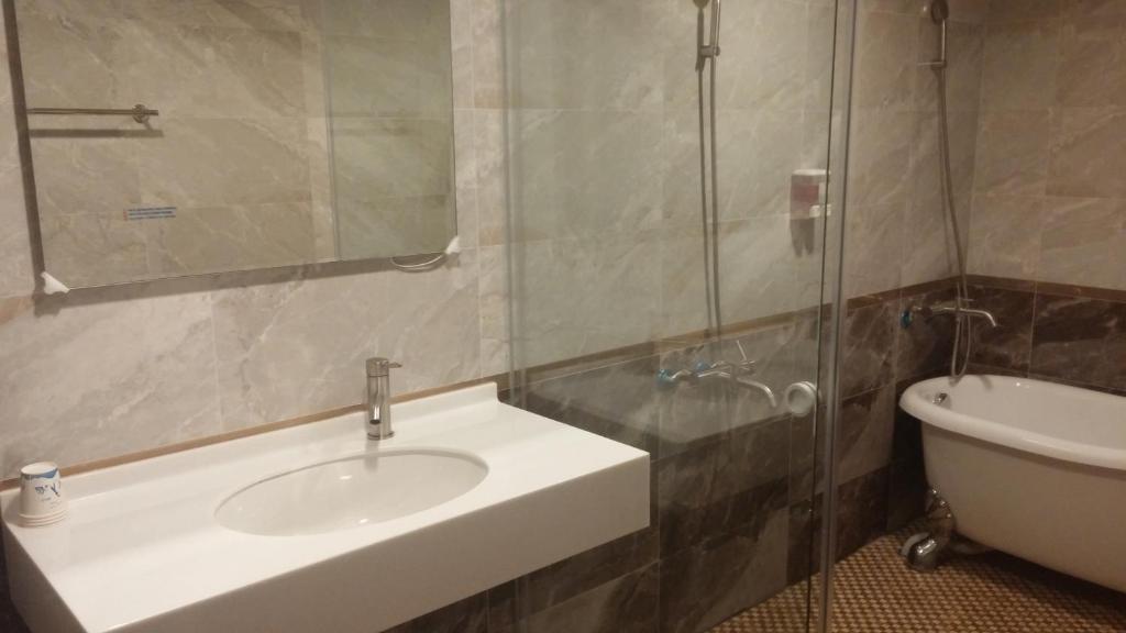 Happy Hotel photo