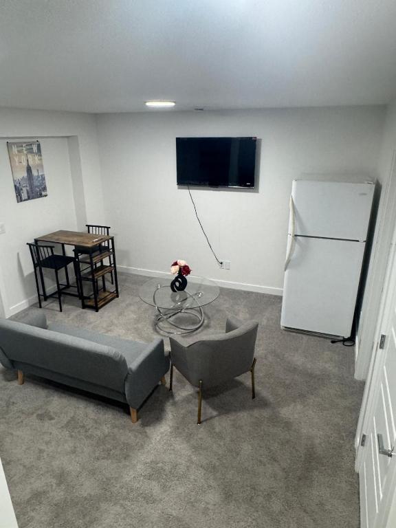 The Nesting Cove, Airdrie