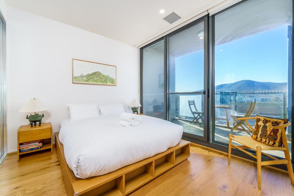 Retro Gallery Escape in the Heart of Braddon - Hosted by Canstay, Braddon