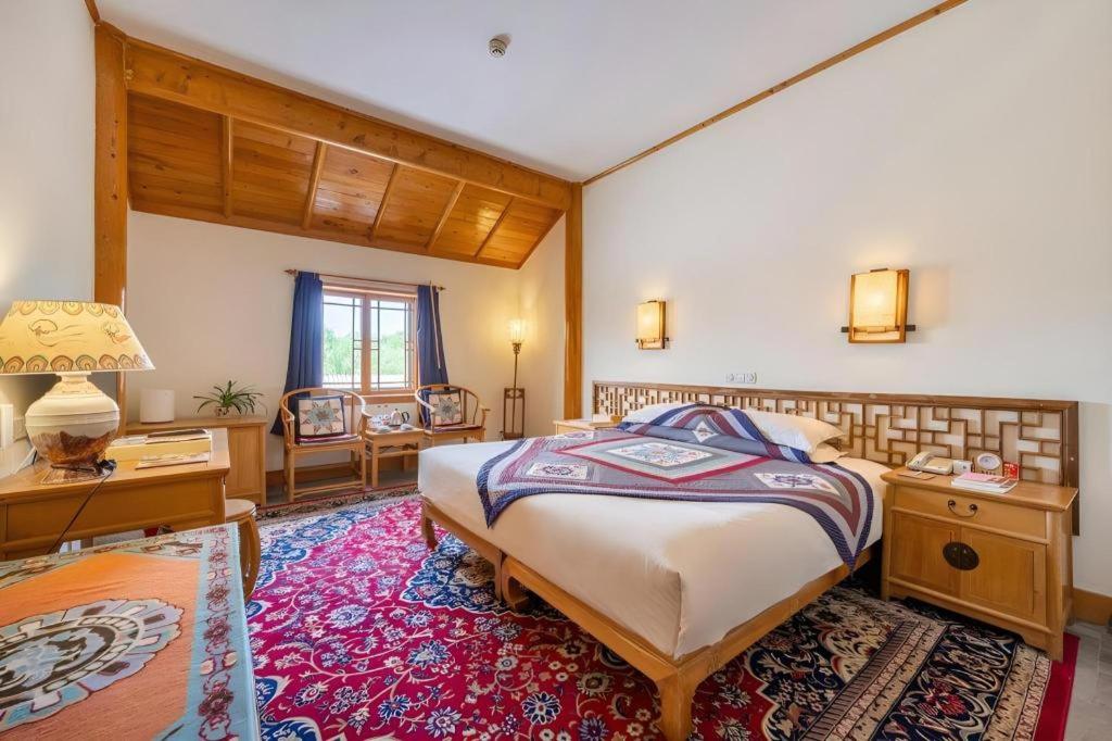 1. 실크 로드 호텔..