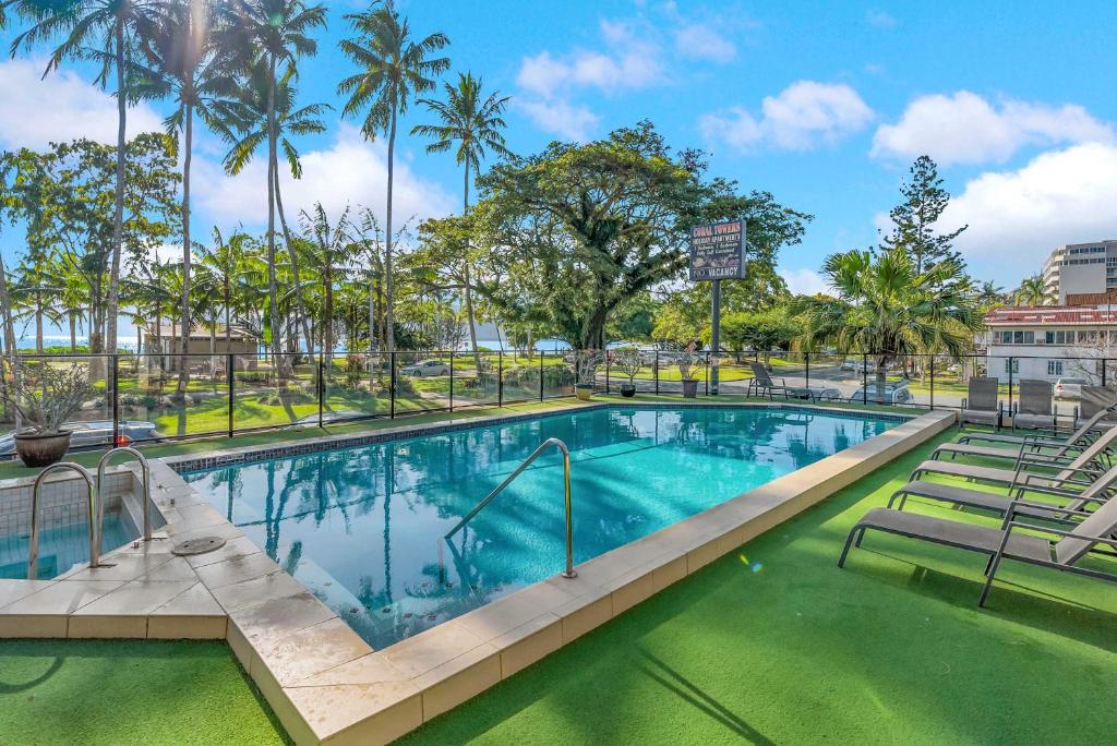 Rainforest & Reef Retreat - Esplanade Ground-Floor Apartment, Cairns North