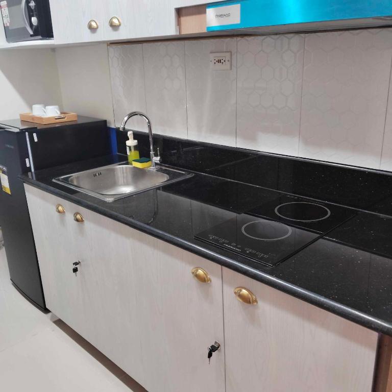Homefort Twin Bed Suite - Red Residences Unit 2649, Manila