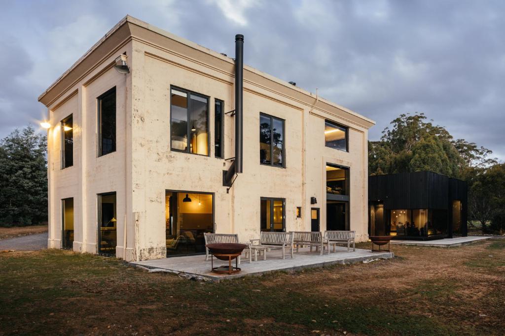 Pumphouse Point, Derwent Bridge
