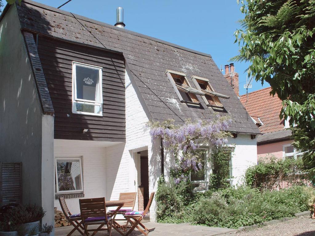 Crown Cottage, Hartest