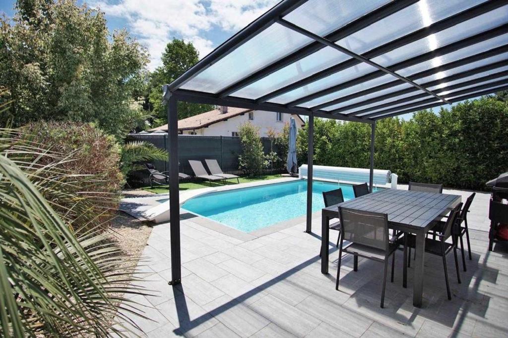 House for 8 with private pool, Léon