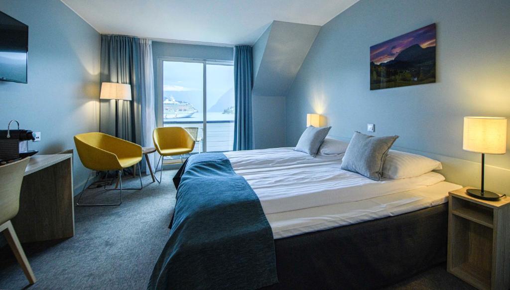 Szoba kétszemélyes ággyal - kilátással a fjordra