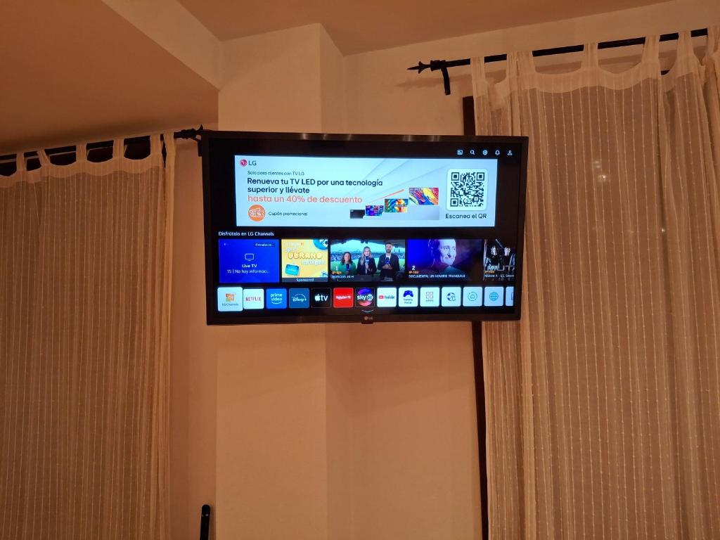 En el pleno centro de Biescas con garaje, ascensor, ventiladores y WiFi - 3