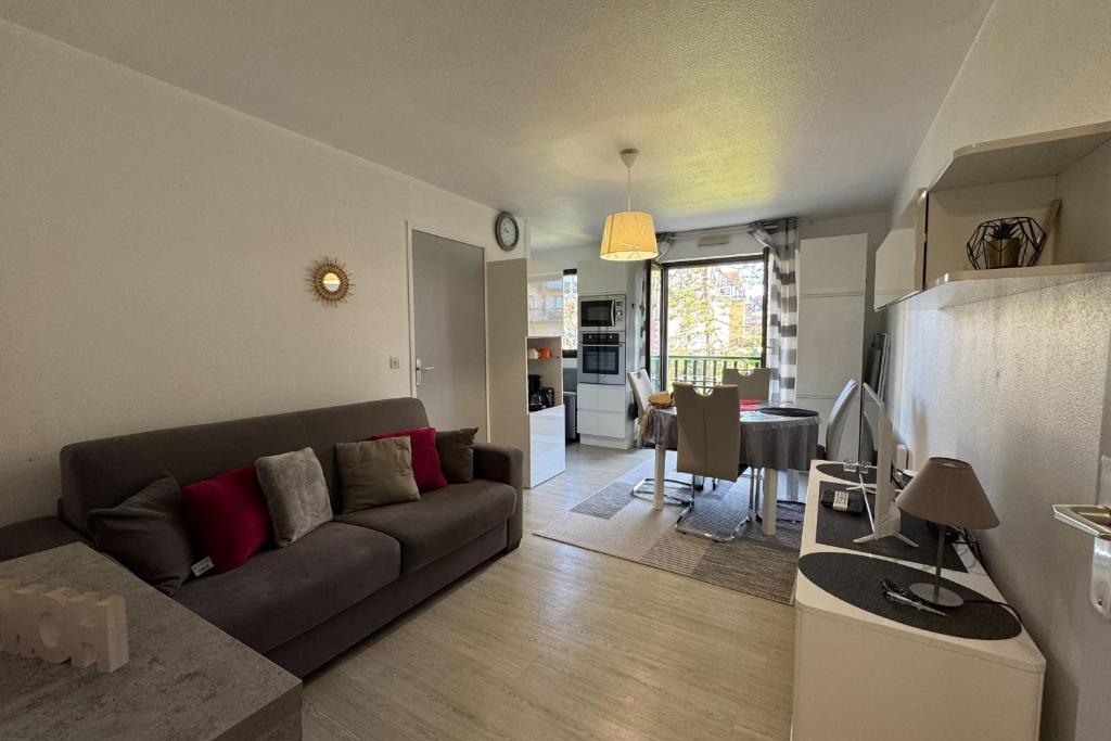 Modern apartment with direct beach access, Cabourg