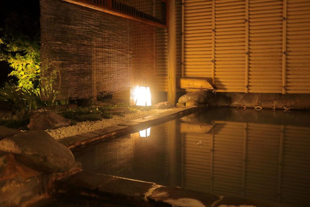 Hot spring bath