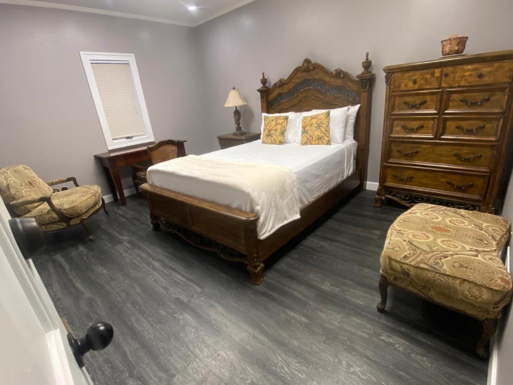 Best value 3 Huge Bedrooms-Multiple parkings, Willmar