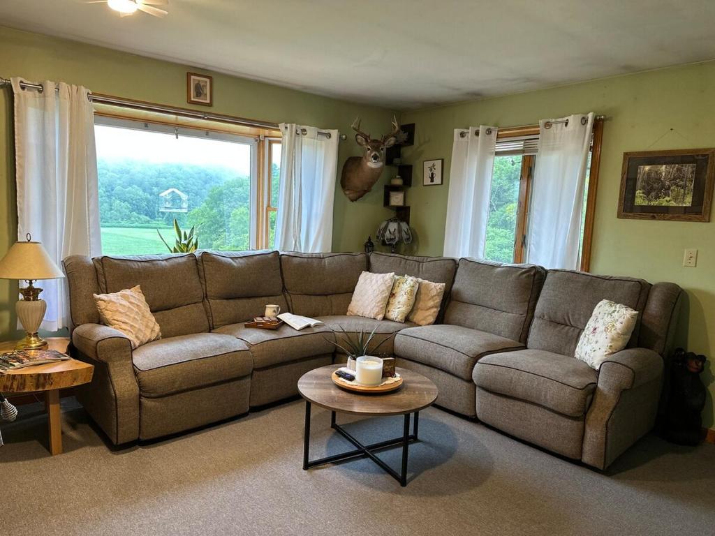 The Sweet Maple Getaway & Maple Welcome Gift!, Rochester