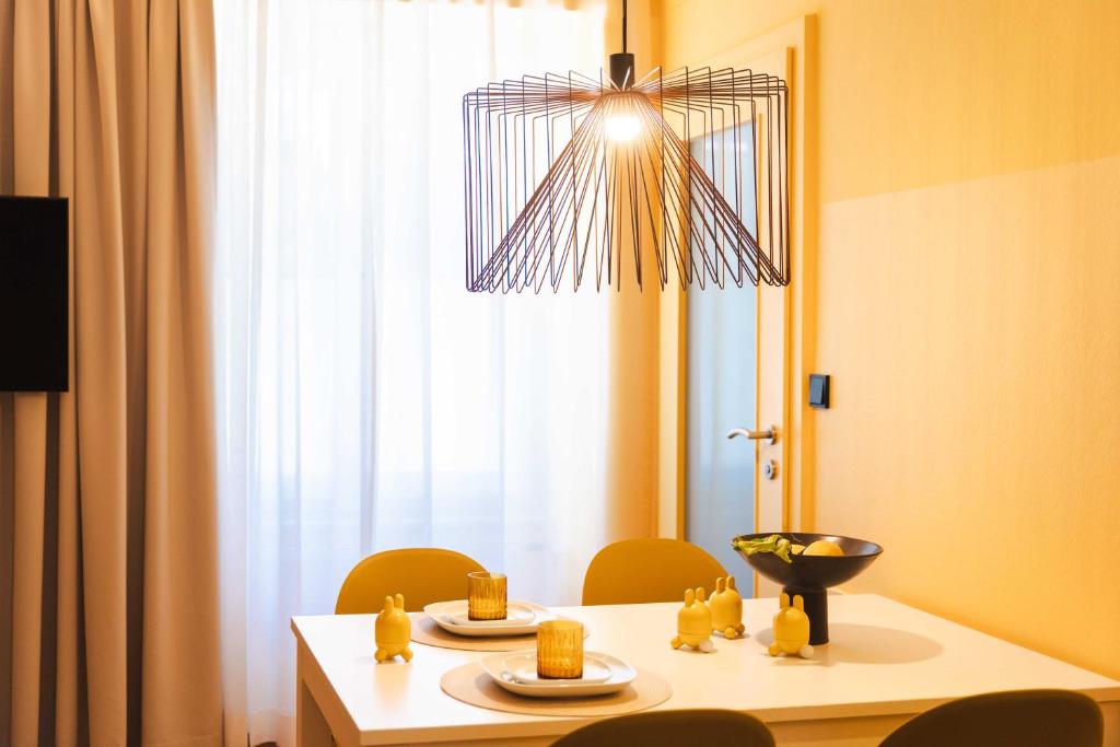 Yellow Flat by GrazRentals Vaulted Kitchen & Pet Friendly & Free Parking - 4
