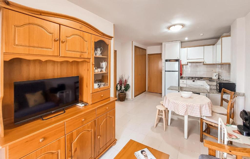 Beautiful Apartment In Canet De Berenguer - 4