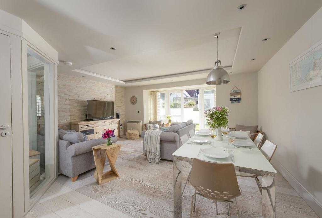 7 Pentire Rocks, Polzeath