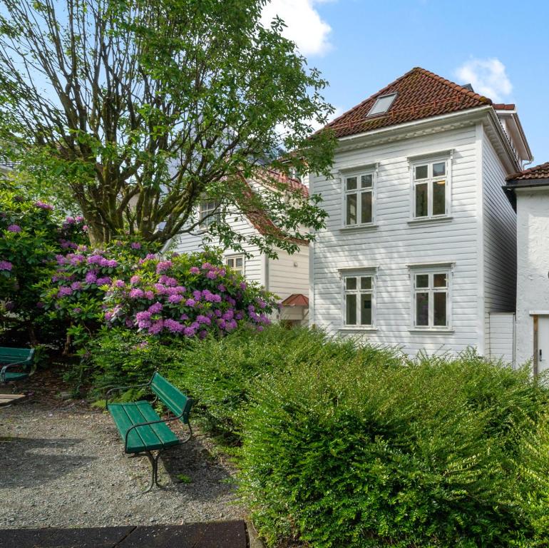 Modern apartment near bryggen - classic architecture, Bergen