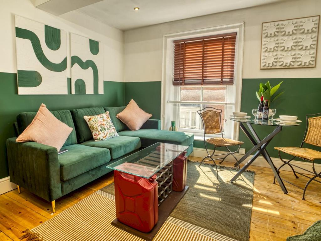 Stylish Steep Hill Apartment Pass the Keys, Lincoln