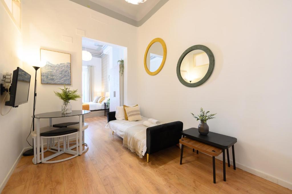 Apartamento de 1 dormitorio con balcón en el corazón de Madrid Temporal CER822 - 2
