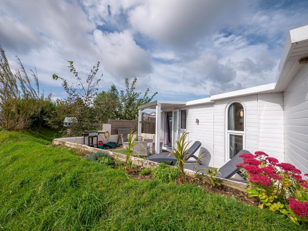 Cosy Cabin for Two with Lovely Countryside Views, Near Kingsbridge, Kingsbridge