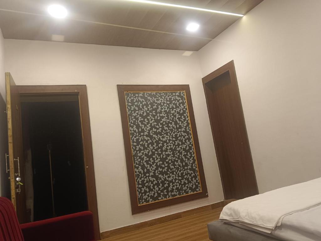 Dhruv Vatika Karhal, Karhal